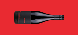 Weincuvée Vinosaurier schwarz auf rotem Hintergrund.