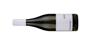 Eine Flasche Weißwein mit weißem Etikett.